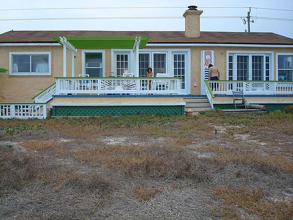 Ocean-front deck/patio area/custom shower