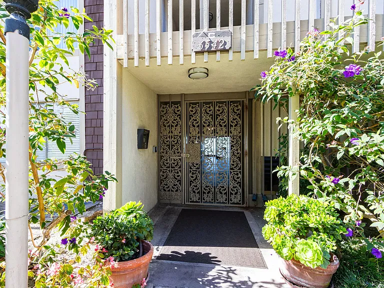 6542 Ocean Crest Dr #C204 — Photo 3