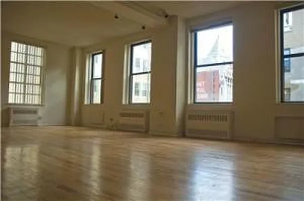 Sold by Aclawrence | media 7