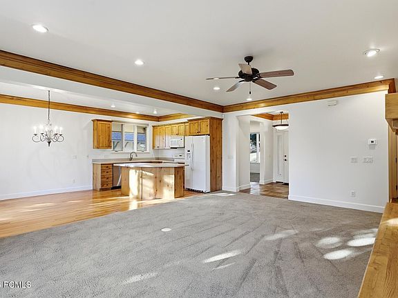 4th image of 1152 N Village Cir