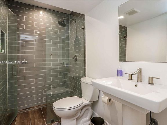 5th image of 16509 Fox Den Ct