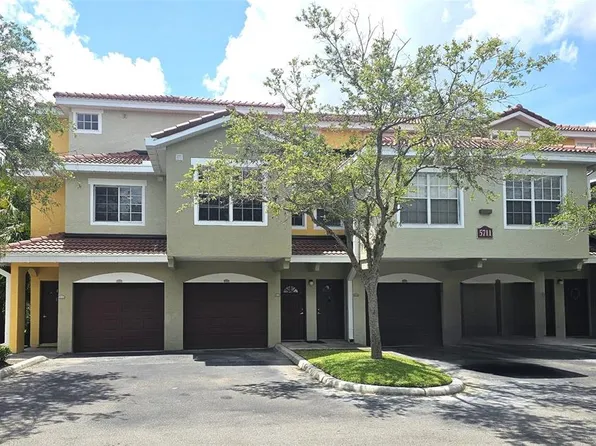 5711 Bentgrass Dr #19-203, Sarasota, FL 34235