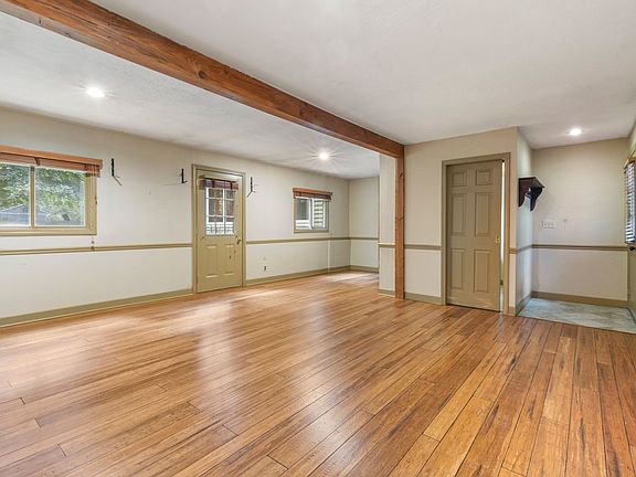 3rd image of 609 Oxford St S
