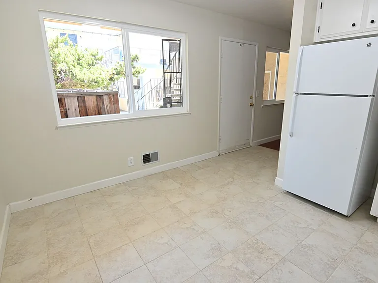 631 Bolton — Photo 4
