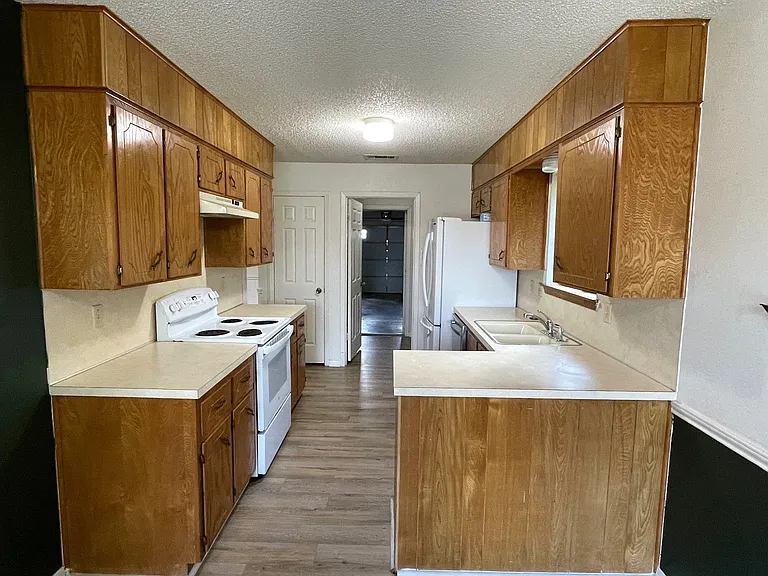 3308 Sungate Dr — Photo 5
