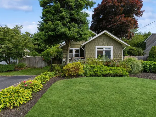 49 5th Street, West Sayville, NY 11796