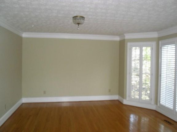 3rd image of 817 Ellenwood Dr