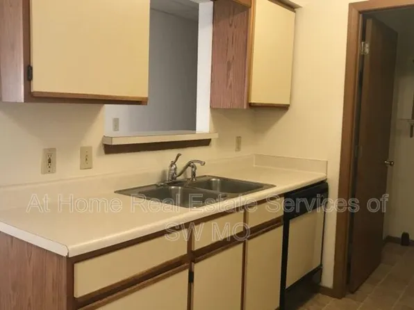 759 E Bain St, Ozark, MO 65721