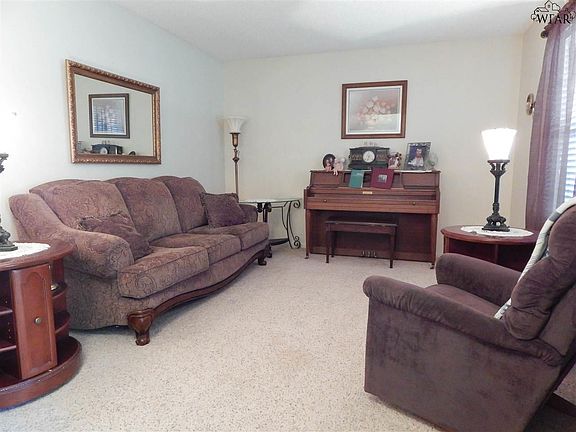 2nd image of 914 Mimosa St