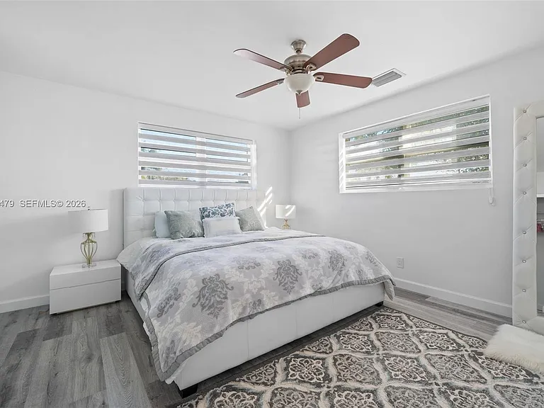 2819 Cleveland St — Photo 12