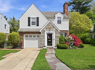 52 Wisteria Ave, Mineola, NY 11501