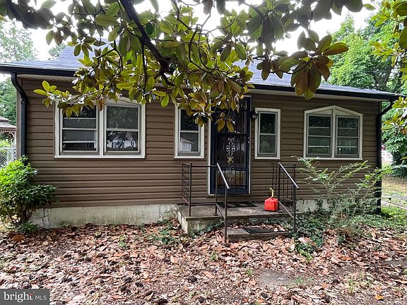 3rd image of 3611 Solomons Island Rd