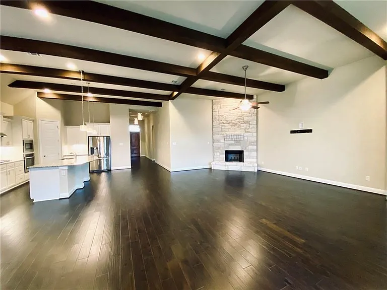 821 Richardson Ln — Photo 8