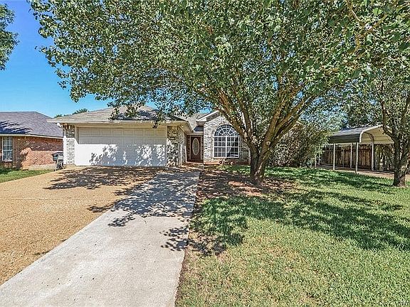 2nd image of 2619 Palmetto Dr #1