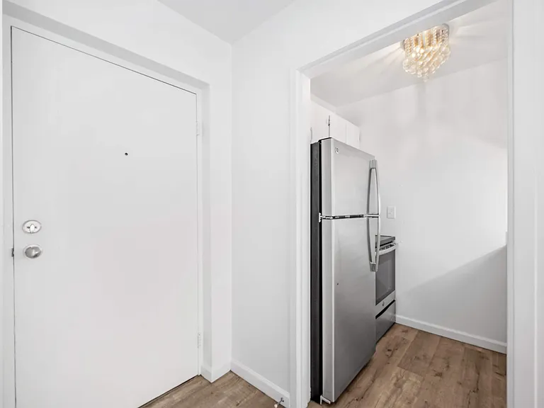 2935 Marshall Ave — Photo 6