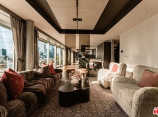 1155 S Grand Ave #2204, Los Angeles, CA 90015