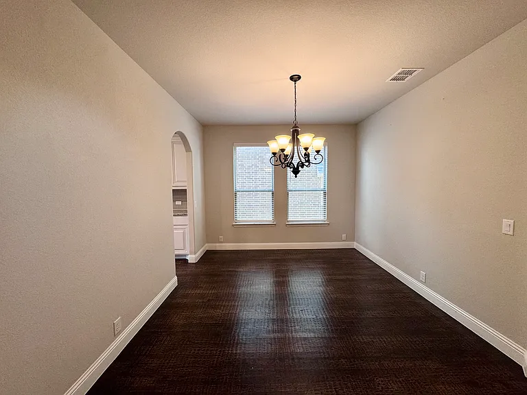 2113 Burke Dr — Photo 3