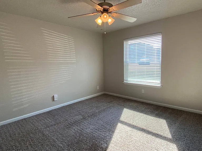Yukon Heights Apartments — Photo 61