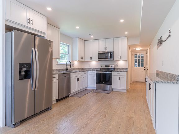 4th image of 1122 Copperwood Dr