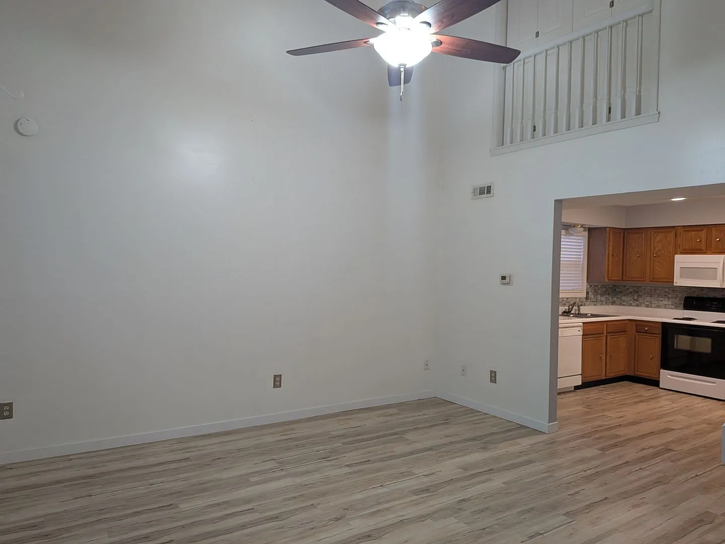 Lovely 3 Bedroom 2 Bathroom Condo — Photo 4