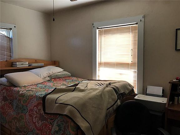 5th image of 410 N Mesquite St