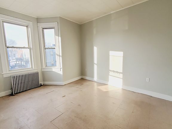 5th image of 70 Rose Ave APT 2L