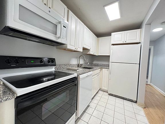 4th image of 54 Fountain Ln #0