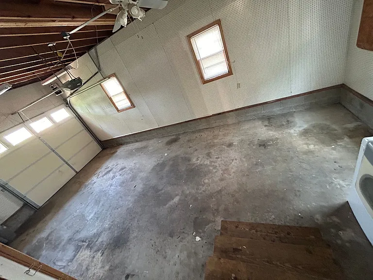 1031 E Leicester Ave — Photo 12