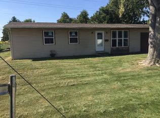 1077 S Washington St, Nashville, IL