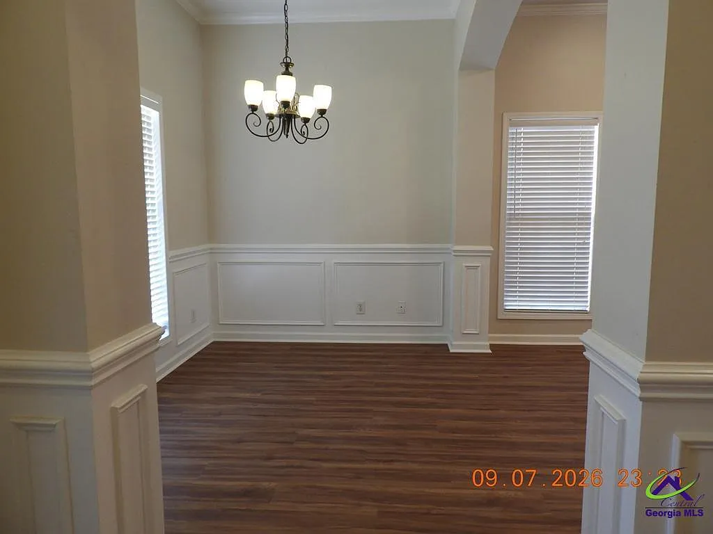 3 bed, 2.0 bath, 1717 sqft, $1,950 — Photo 3