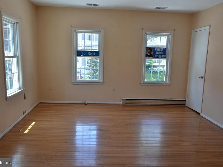 303 Commerce St #C — Photo 8