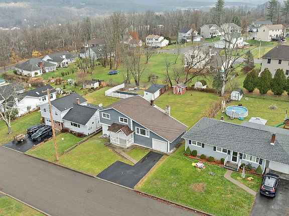 3rd image of 11 Orchard Ave