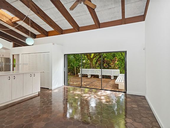 3rd image of 740 Mendoza Ave