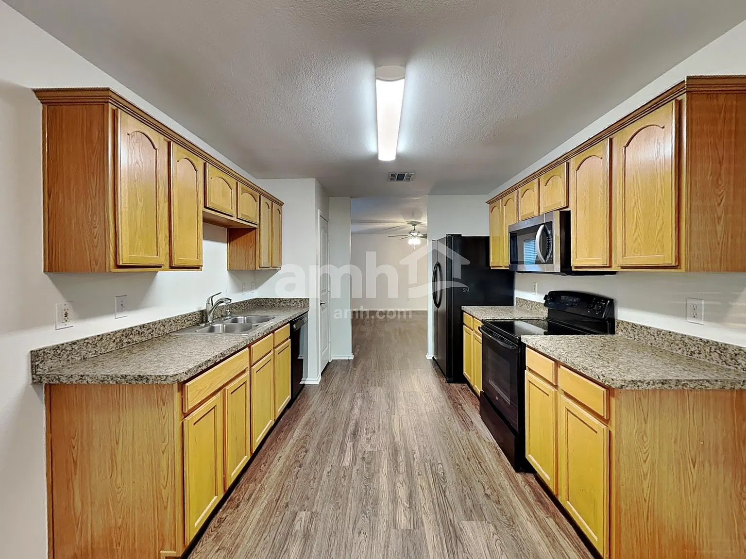3 bed, 2.0 bath, 1406 sqft, $1,830 — Photo 3