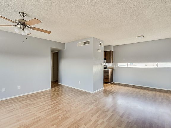 4th image of 2673 E Oakleaf Dr