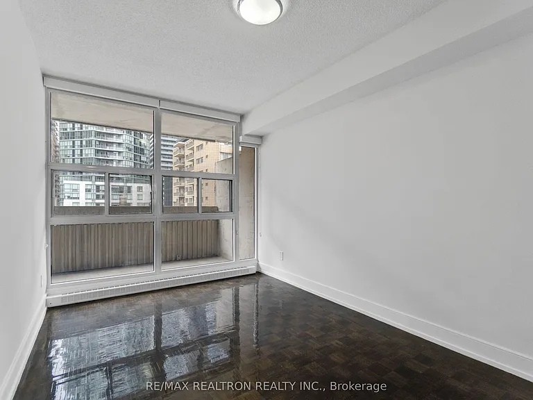 33 Isabella St #511 — Photo 14