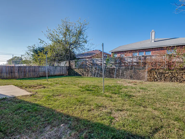 8402 Olivia Meadow Dr — Photo 22