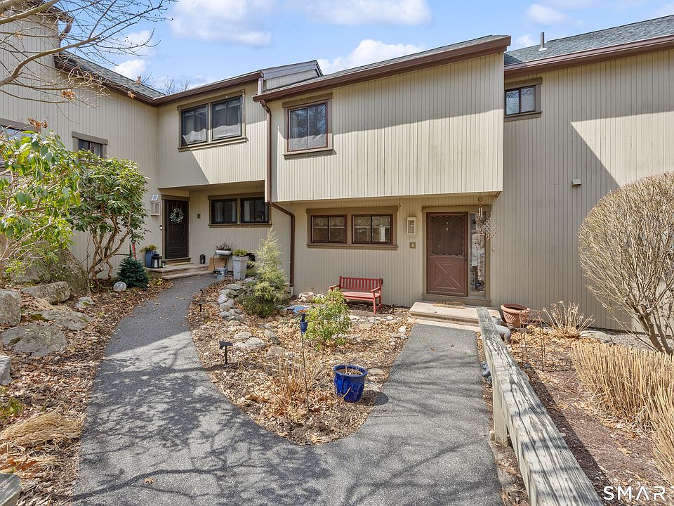 1st image of 4 Deer Hill Court #4