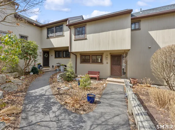 4 Deer Hill Court #4, Woodbury, CT 06798