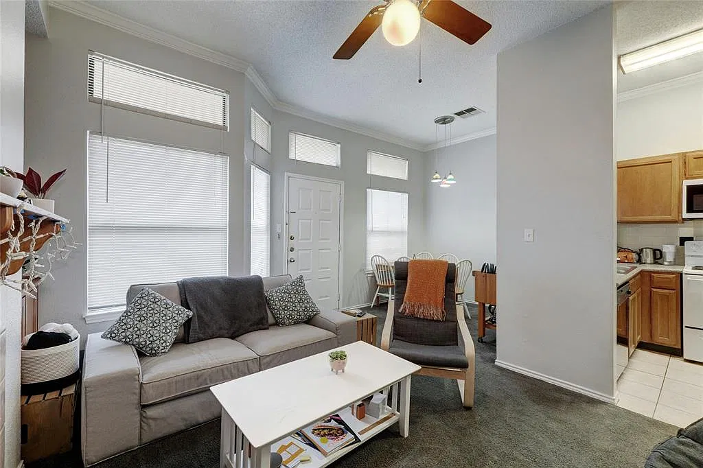 2802 Nueces St Apt 202 — Photo 2