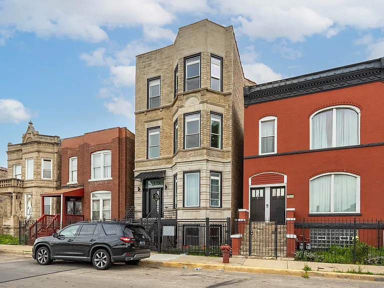 3328 W Congress Pkwy — Photo 6