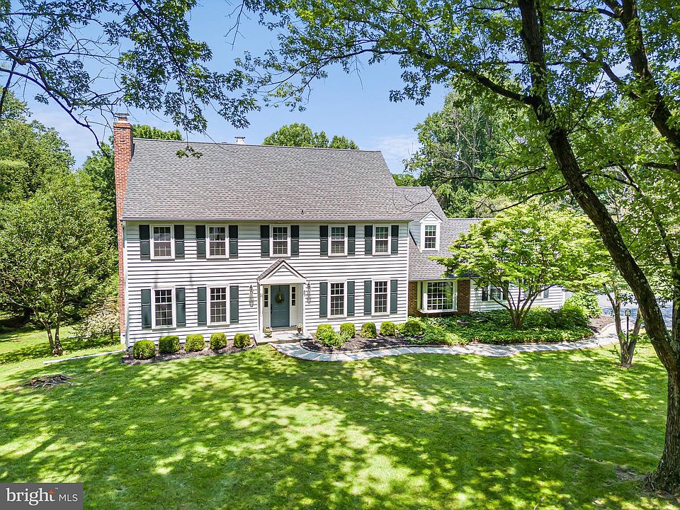 1st image of 18 Fern Hill Rd