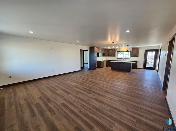 808 Hillside Dr, Estelline, SD 57234