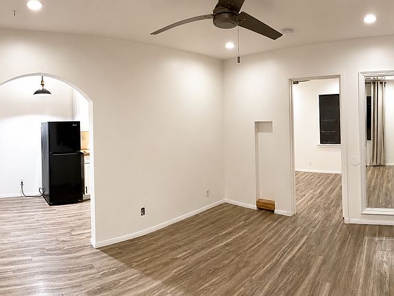 2nd image of 1530 E Diamond St #1/2