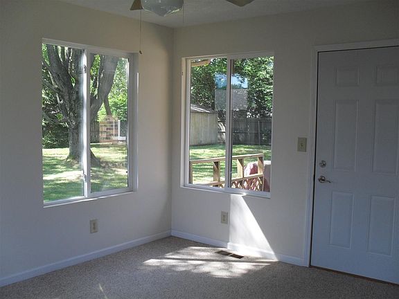 5th image of 3921 Penbrook Ln