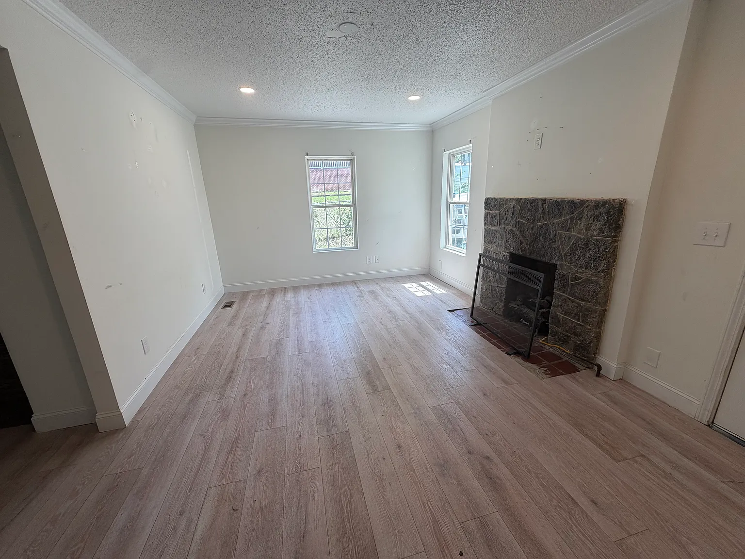 2 bed, 1000 sqft, $1,225 — Photo 3