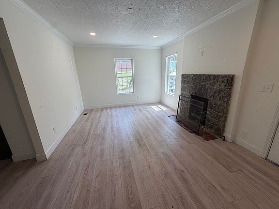3rd image of 2207 Elmendorf St