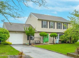 1060 Tralee Dr, Toms River, NJ 08753