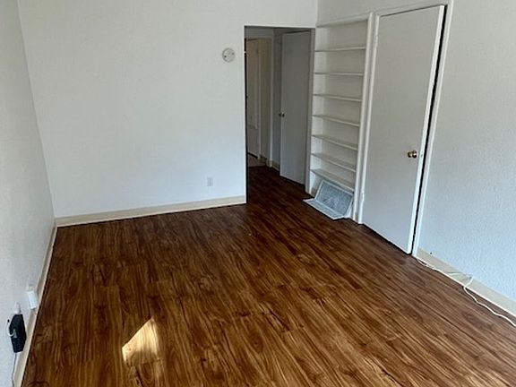 3rd image of 514-524 41st St #520