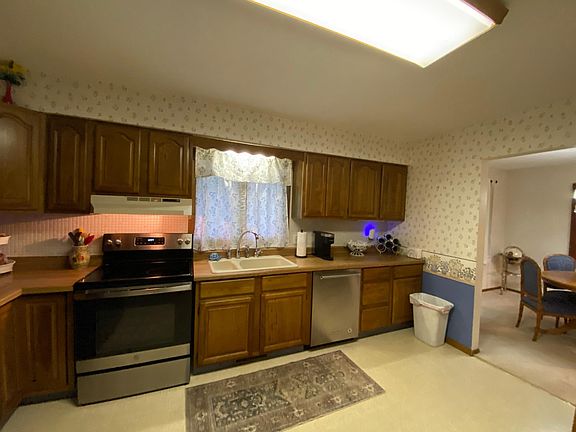 4th image of 421 Meredith Rd
